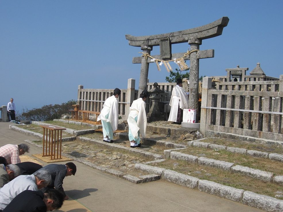 彌彦神社 御神廟 1 e5bd8ce5bda6e7a59ee7a4be e5bea1e7a59ee5bb9f 1