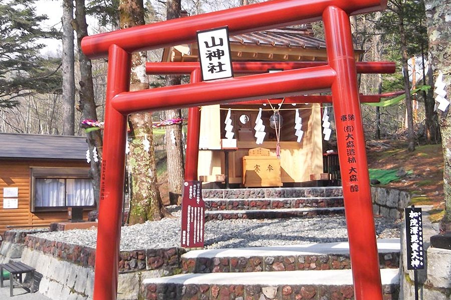 新屋山神社奥宮 1 e696b0e5b18be5b1b1e7a59ee7a4bee5a5a5e5aeae